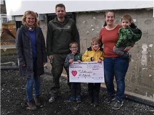 Familie aus Ahrweiler freut sich über finanzielle Unterstützung