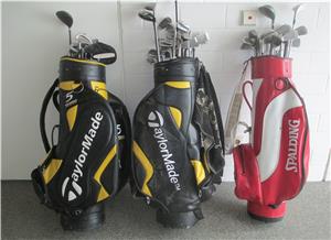 Taschen mit Golfschlägern gefunden