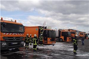 Führerhaus Müllwagen komplett ausgebrannt