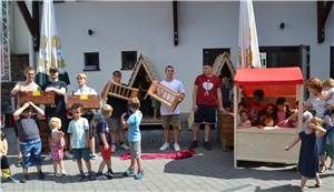 Karlsruher Bauberufsschule
beschenkt Kinder an der Ahr