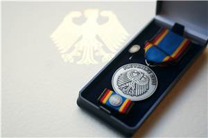 Fluthilfe-Medaille 2021: THW-Einsatzkräfte feierlich geehrt 
