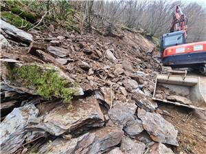 Felsschlag im Mühlental:
70 Tonnen Fels abgefahren