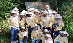 Schüler nehmen am Projekt „Artenreiche Wiese - Bienen machen Schule“ teil