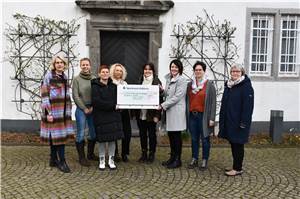 Über 2.000 Euro für
Frauenhäuser gesammelt