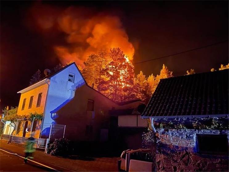 Rheinbreitbach: Wohnhaus brannte lichterloh