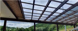 Das Dach der Pergola am Dernauer Sportlerheim wurde erneuert