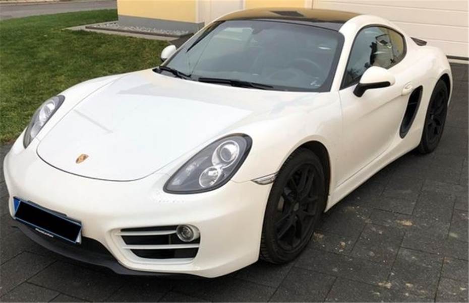Dieb klaut weißen Porsche