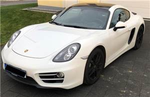 Dieb klaut weißen Porsche