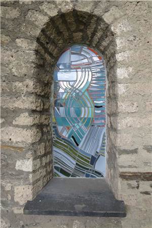 Moderne Glaskunst
in historischem Gotteshaus