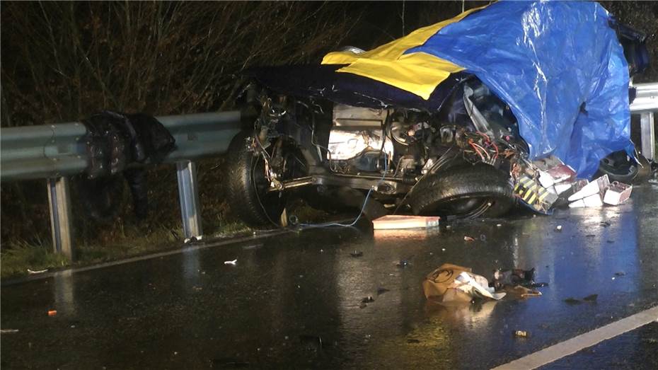 Westerwald: 22-Jährige stirbt bei Autounfall
