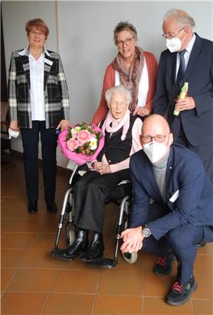 Kleiner Empfang für
eine 102-Jährige Seniorin!