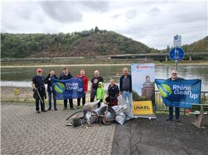 JU hilft aktiv beim
Rhine Clean Up in Unkel