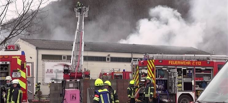 Sinzig: Feuer drohte überzugreifen - Lagerhalle eingerissen