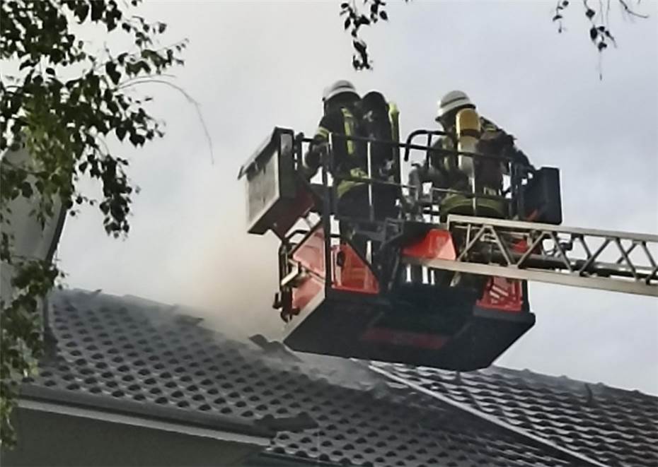 Dachstuhl stand in Flammen: Großer Sachschaden