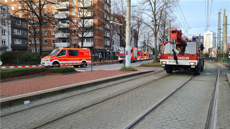 Schwerer Straßenbahn-Unfall: Frau lebensgefährlich verletzt
