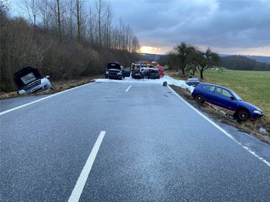  Mehrere Verkehrsunfälle nach Blitzeis im Westerwald 