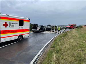 8 Verletzte nach Unfall bei Königsfeld: Auto von 19-Jährigem kollidiert mit Gegenverkehr