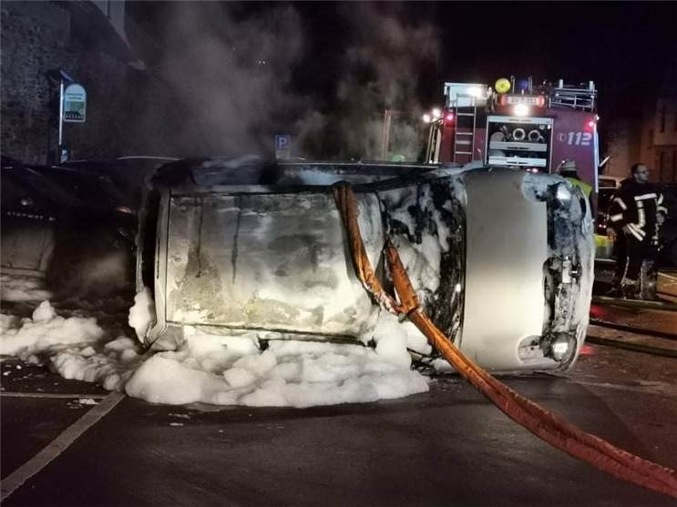 Ahrweiler: Auto in Flammen