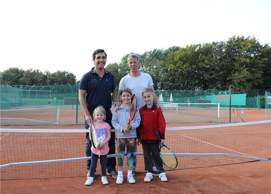 Frank van Dijk und Jens Weller machen
das Tennis für die Kleinen interessant