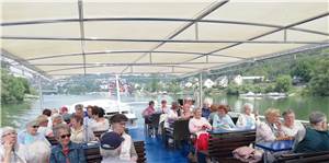 Schiffstour auf dem Rhein
bei strahlendem Sonnenschein