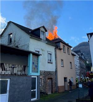 Cochem: 300.000 Euro Schaden nach Dachstuhlbrand