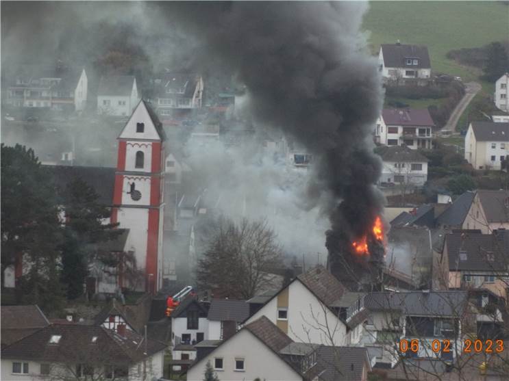 Bad Breisig: Wohnungsbrand griff auf Scheune über