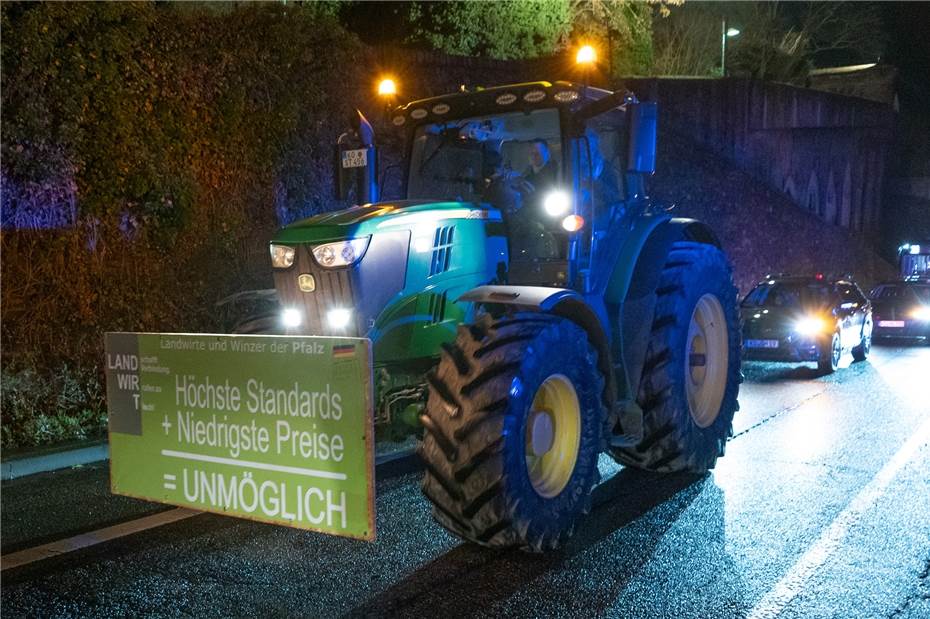 Überwältigende Beteiligung bei Traktor-Demo in Koblenz