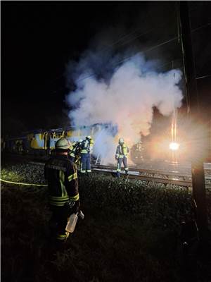 Zugbrand in Unkel: 90 Feuerwehrleute kämpften gegen Flammen an