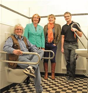 Behindertengerechte
Toilette ist ein weiterer Schritt
