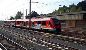 Zwei Züge mit Graffiti verunstaltet
