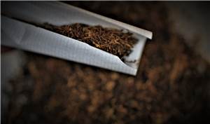 Angriff mit Pfefferspray: Polizei sucht Tabak-Schnorrer