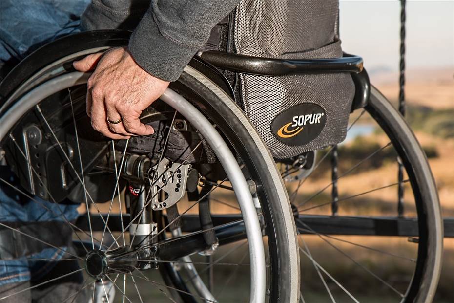 Bendorf: Rollstuhlfahrer von Auto erfasst und schwer verletzt
