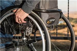 Bendorf: Rollstuhlfahrer von Auto erfasst und schwer verletzt