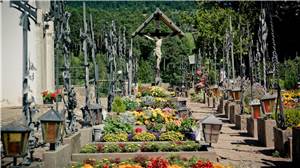 Nentershausen: Diebe stehlen Grabkreuze