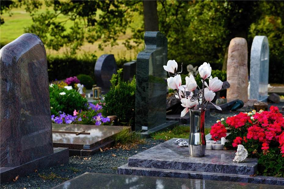 Mayen: Unbekannte wüten auf Friedhof