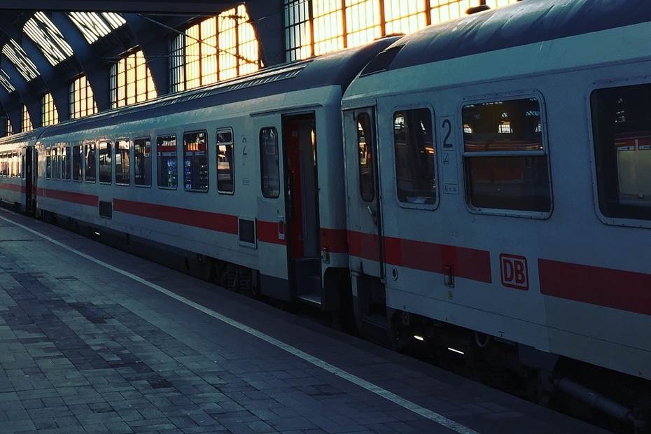 Koblenz: Betrunkene Frau mit Gaspistole verletzt Bahn-Mitarbeiter