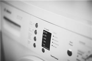 Waschmaschine und Wäschetrockner durch unbekannte Täter entwendet