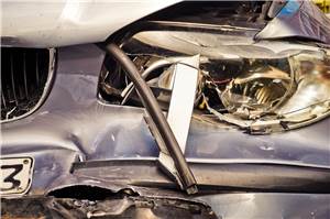Neuwied: Auto kracht ungebremst in Discounter