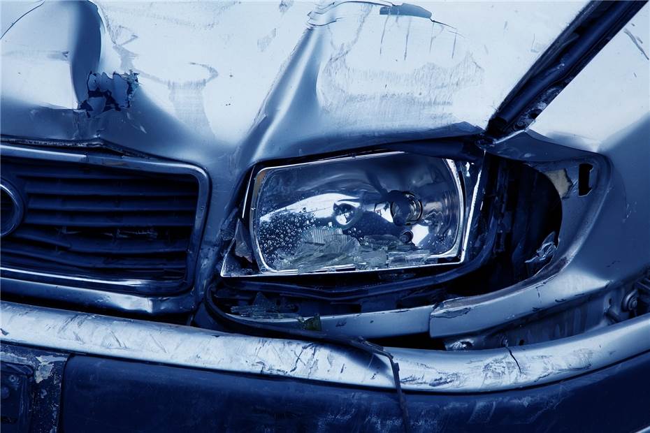 VG Altenahr: Unfallverursacher haut mit demoliertem Auto ab