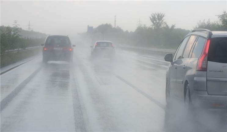 Starkregen: Viele Unfälle auf der A48 