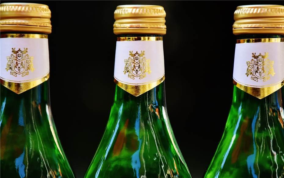 Statt amtlichen Siegel: 32-Jähriger klebt Aufkleber für Weinflaschen auf Nummernschild