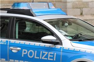 Mülheim-Kärlich: Crash bei Abbiegevorgang auf B9 