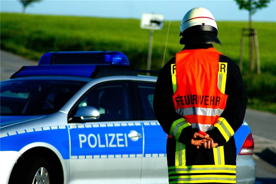 Dausenau: Fahrer rast in Lahnbrücke