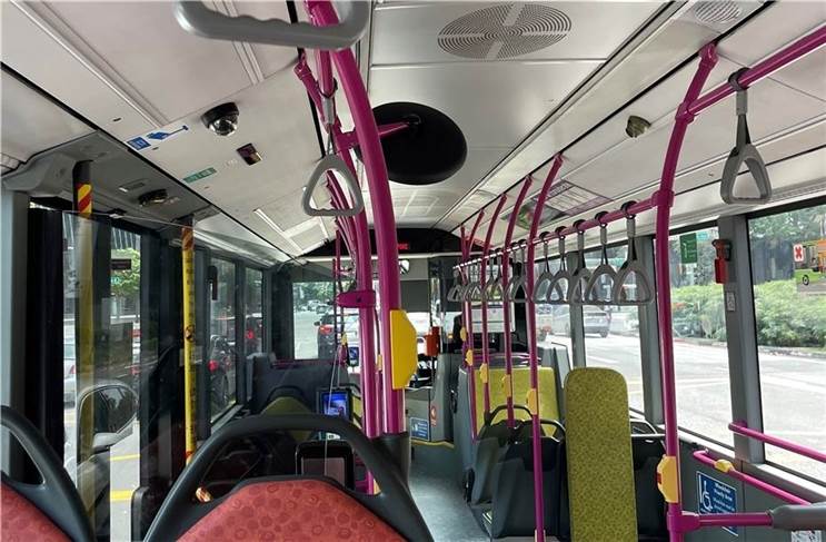 Streit im Linienbus: 57-Jährige uriniert auf Fahrersitz