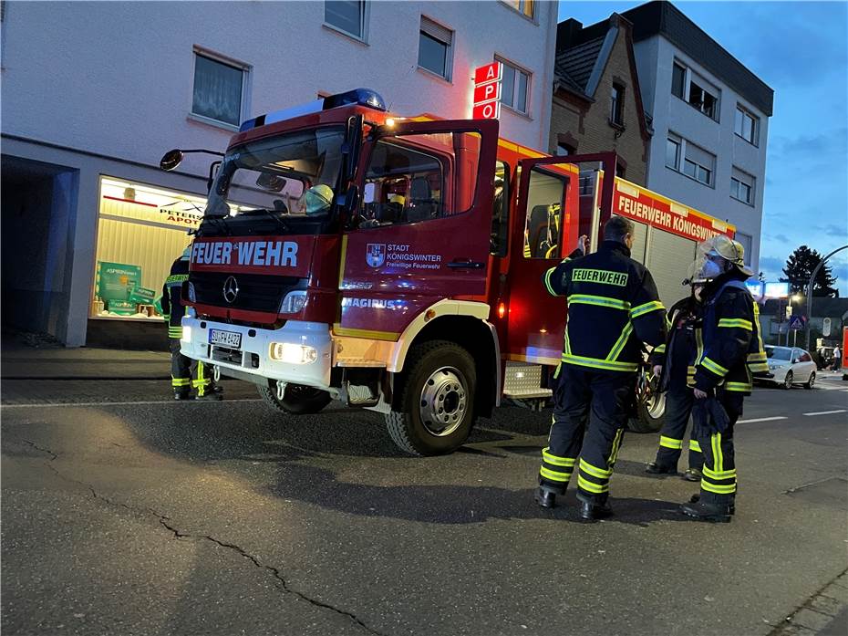 Essen brennt an: Schlafender Bewohner von Feuerwehr gerettet 