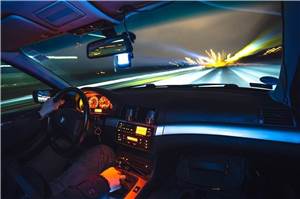 Chaosfahrt auf B 62: Ohne Licht und Führerschein vor Polizei abgehauen 