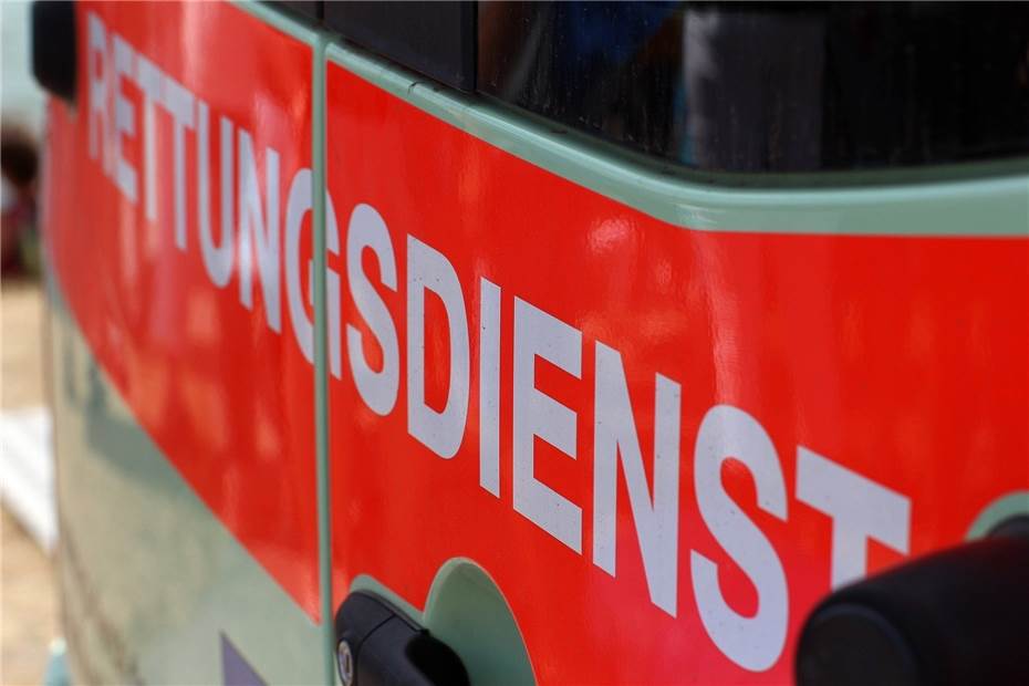 Andernach: Patient
greift Rettungskräfte an