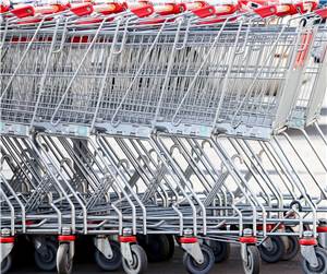 Kein Einkaufswagen: Aggressiver Supermarktkunde schlägt Verkäuferin