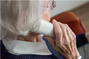 Telefonbetrug erfolgreich: 79-Jährige übergibt Goldschmuck nach Schockanruf