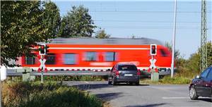 Thür: Regionalbahn kollidiert mit Baumstamm